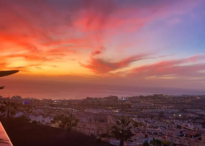 Апартаменты Sunset Sea Views And Pool