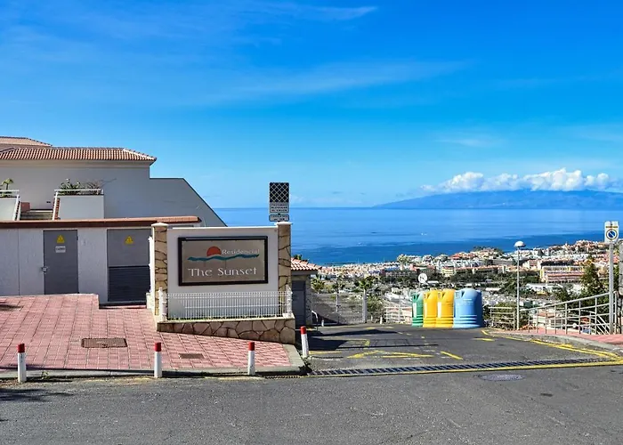 Sunset Sea Views And Pool Адехе