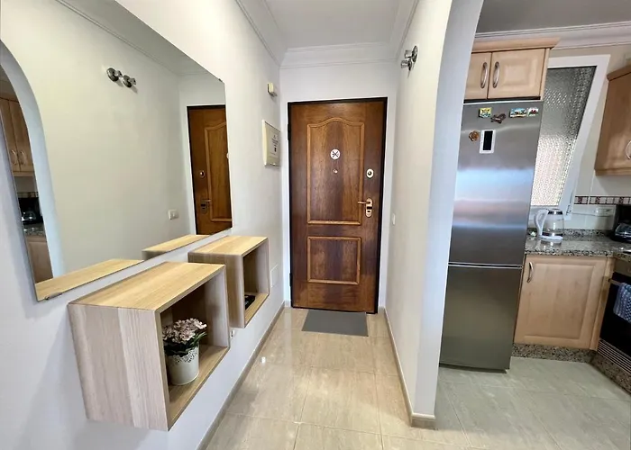 Апартаменты Sunset Sea Views And Pool